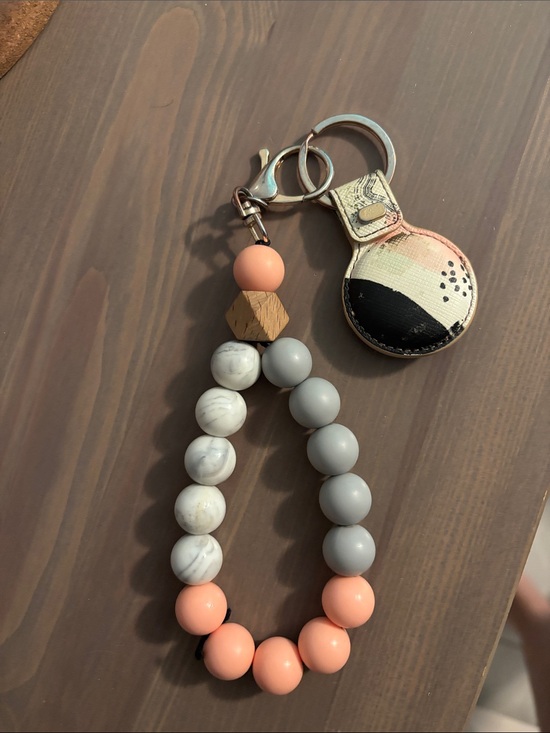 heyday Accessories - Beaded Wristlet & Air Tag Holder